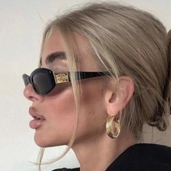 Like New?CHANEL vintage  Black/ Dark blue Sunglasses with Gold Detail